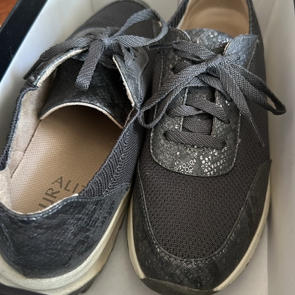 Naturalizer sneaker - Picture 2 of 4